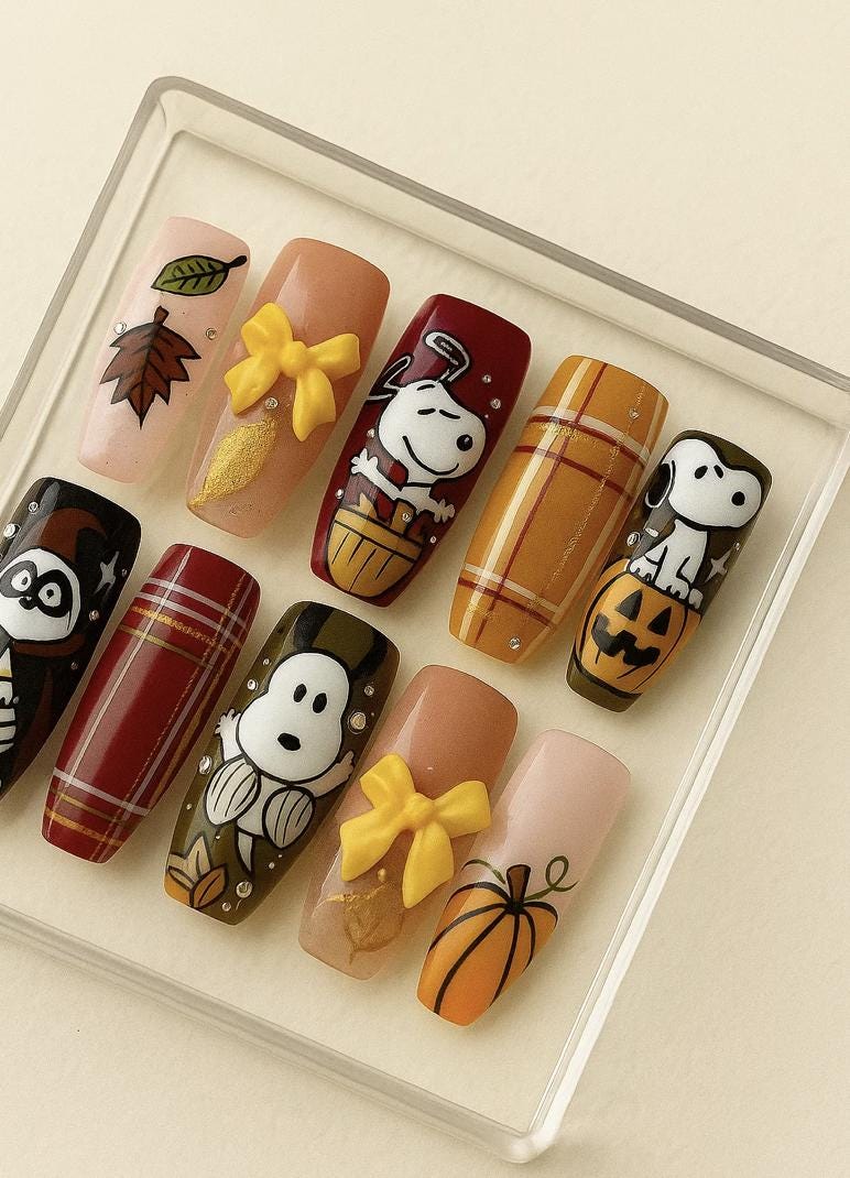 Autumn Snoopy press-on Nails: Fall Leaves, Pumpkins and Bows.