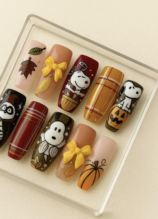 Autumn Snoopy press-on Nails: Fall Leaves, Pumpkins and Bows.
