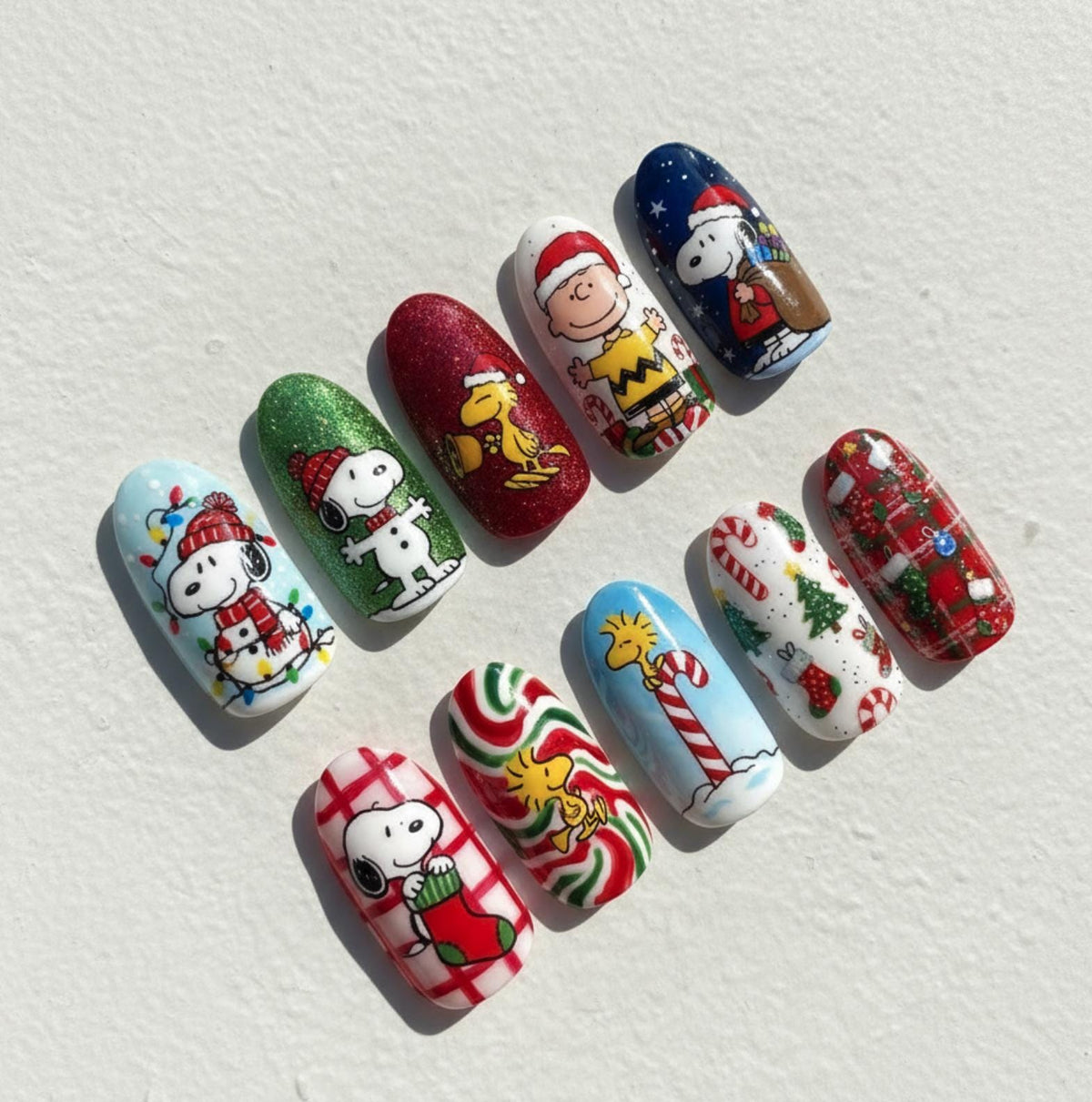 Christmas Snoopy press-on Nails: Holiday Nail Art.