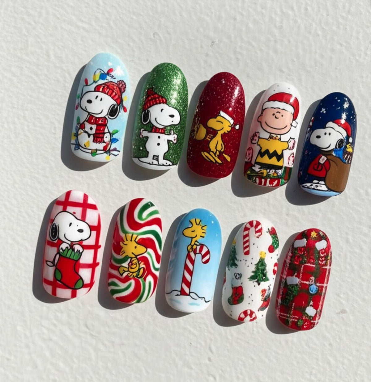 Christmas Snoopy press-on Nails: Holiday Nail Art.