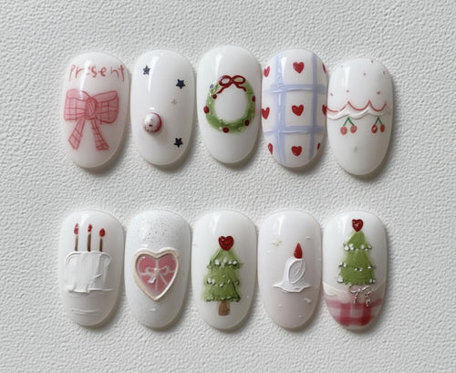 Cute Christmas press-on Nails; Cozy Holiday Tree and Bow Nail Art.