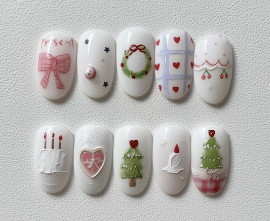 Cute Christmas press-on Nails; Cozy Holiday Tree and Bow Nail Art.