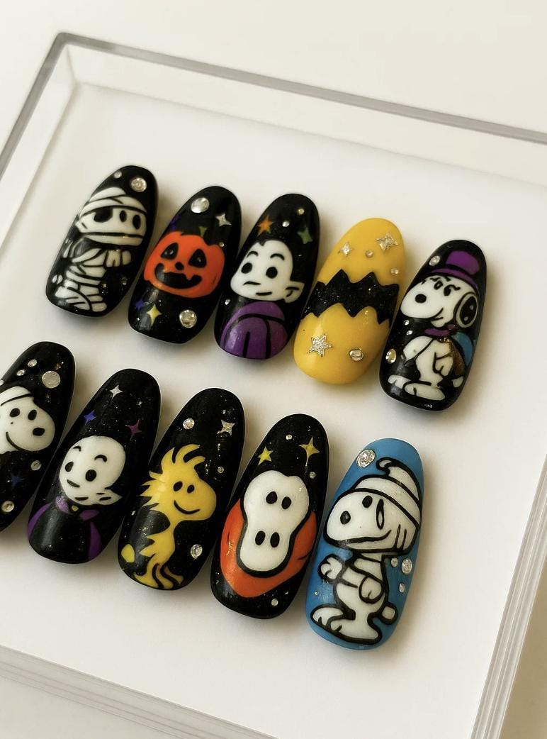 Halloween press-on Nails; Cute Peanuts Cartoon Nails with Ghost, Pumpkin, Mummy and Woodstock.