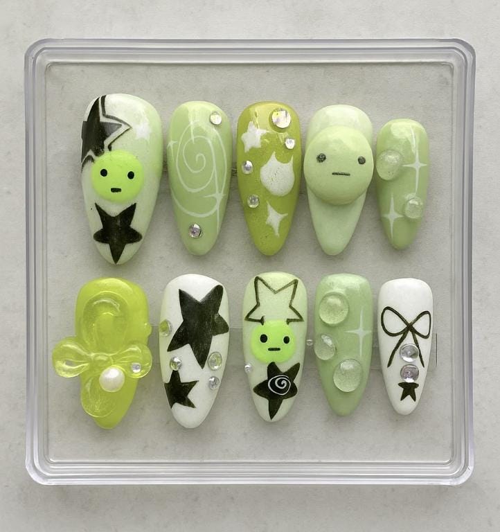 Kawaii Smiski Star press-on Nails: Green Alien Kidcore Design.
