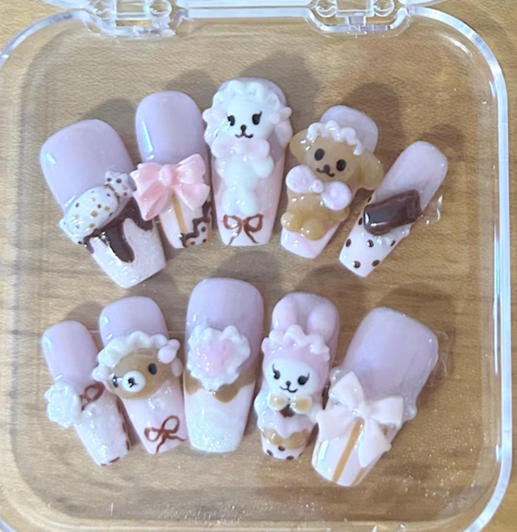 Real handmade press-on nails from Nailamonni customer gallery, photo 1