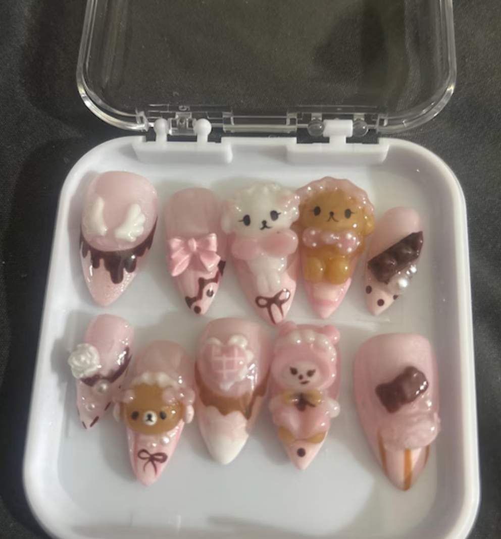 Real handmade press-on nails from Nailamonni customer gallery, photo 4