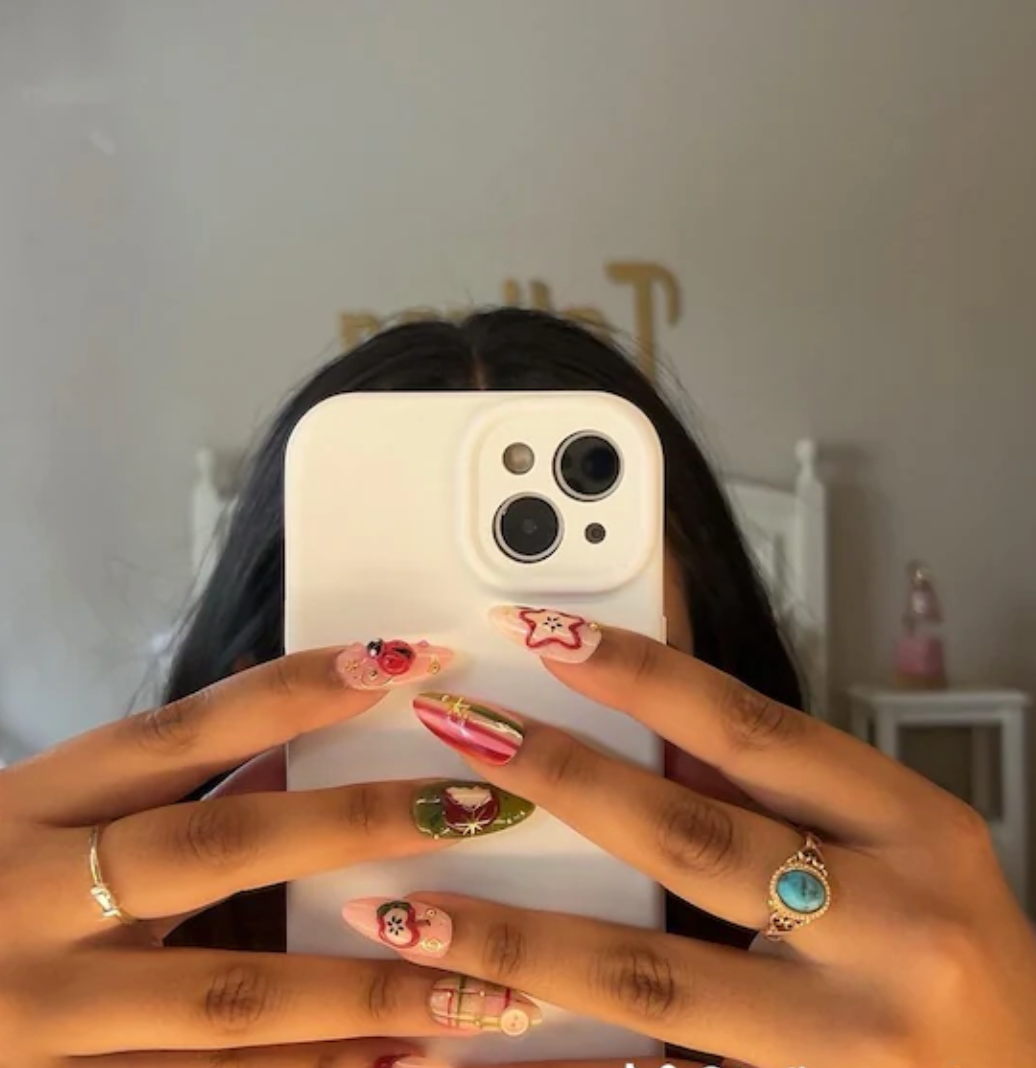 Real handmade press-on nails from Nailamonni customer gallery, photo 5
