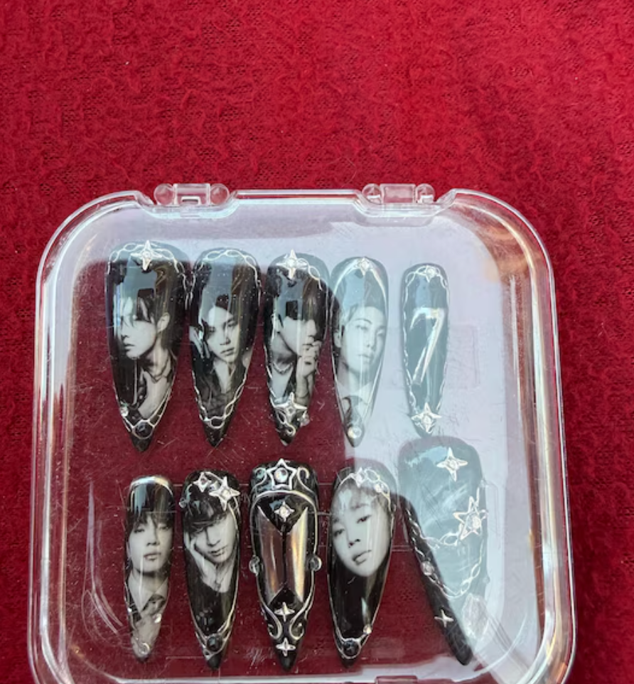 Real handmade press-on nails from Nailamonni customer gallery, photo 14