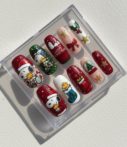 Snoopy Christmas Nails, Peanuts Holiday press-on Nail Set, Handmade Red and Green Festive Nails Snoopy, Woodstock, Christmas Tree Designs.