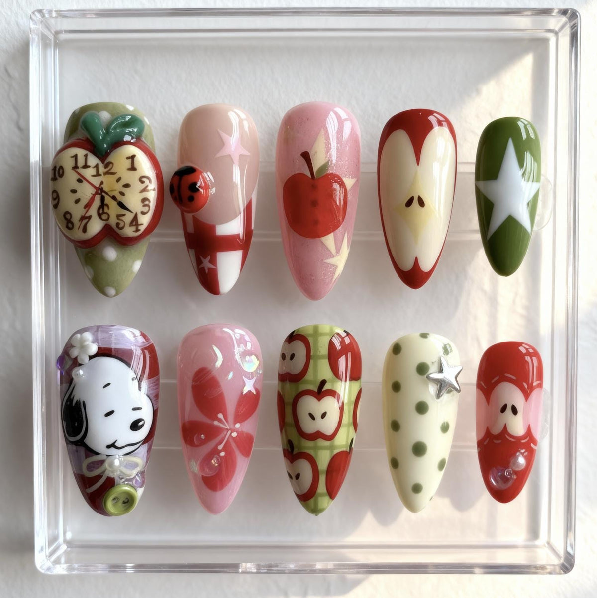 Snoopy Retro Apple Nail Art Set; Handmade Cute press-on Nails, Snoopy Inspired Nails, Kawaii Red Green Nail Design, 3D Fruit Nails.